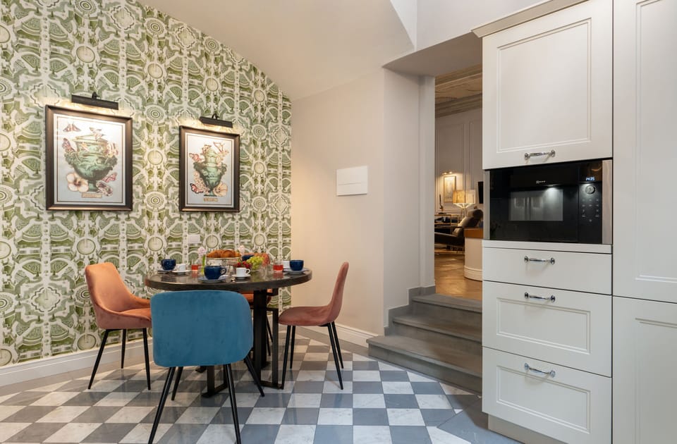 Deluxe Apartment | Private kitchen | Full-size fridge, microwave, oven, stovetop