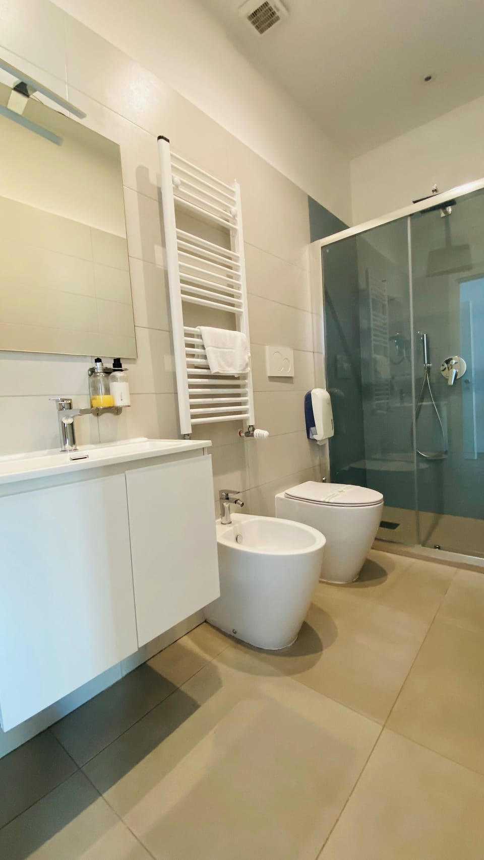Deluxe Quadruple Room, Balcony, City View | Bathroom | Shower, hair dryer, bidet, towels