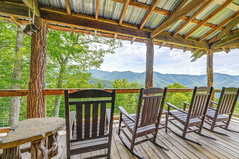 Covered Deck | Mountain Views