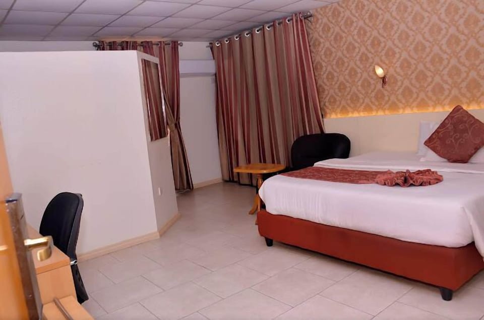 Economy Room, Balcony, City View | Desk, laptop workspace, WiFi (free)