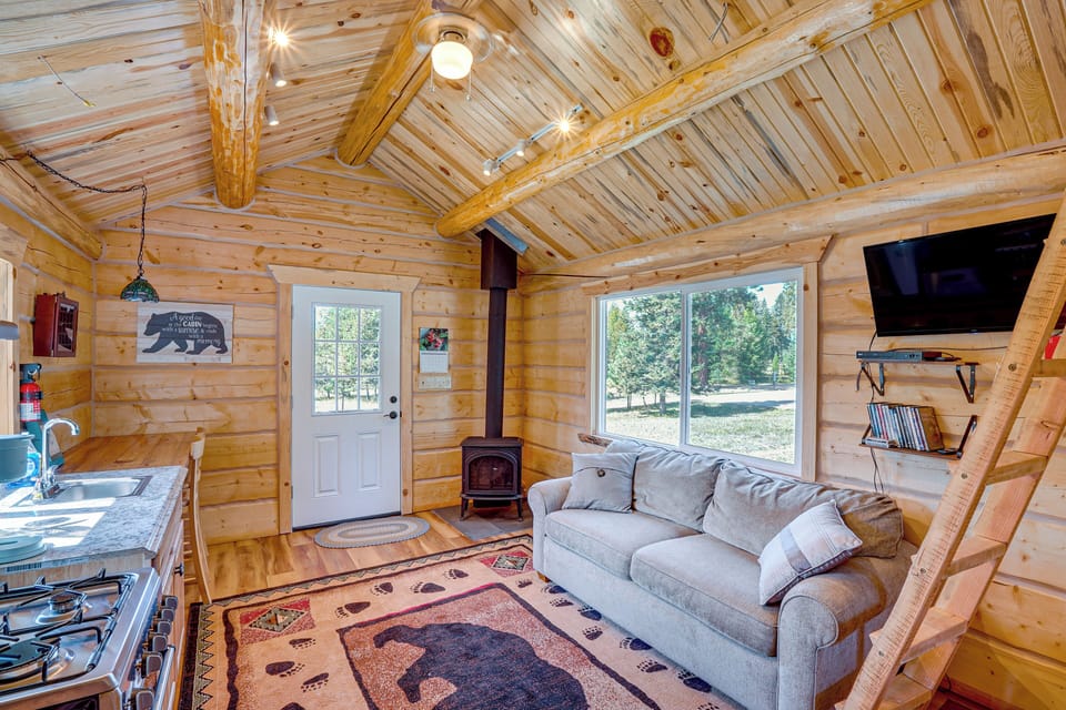 Studio | Propane Stove Fireplace | Board Games & DVDs