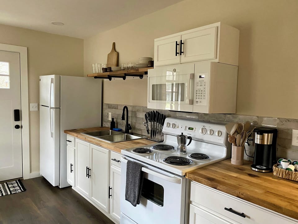 The kitchen is fully stocked with all the essentials. 