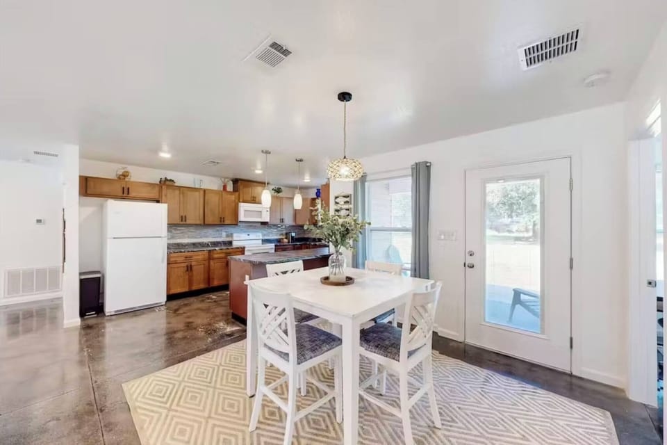 Dining Room (3)