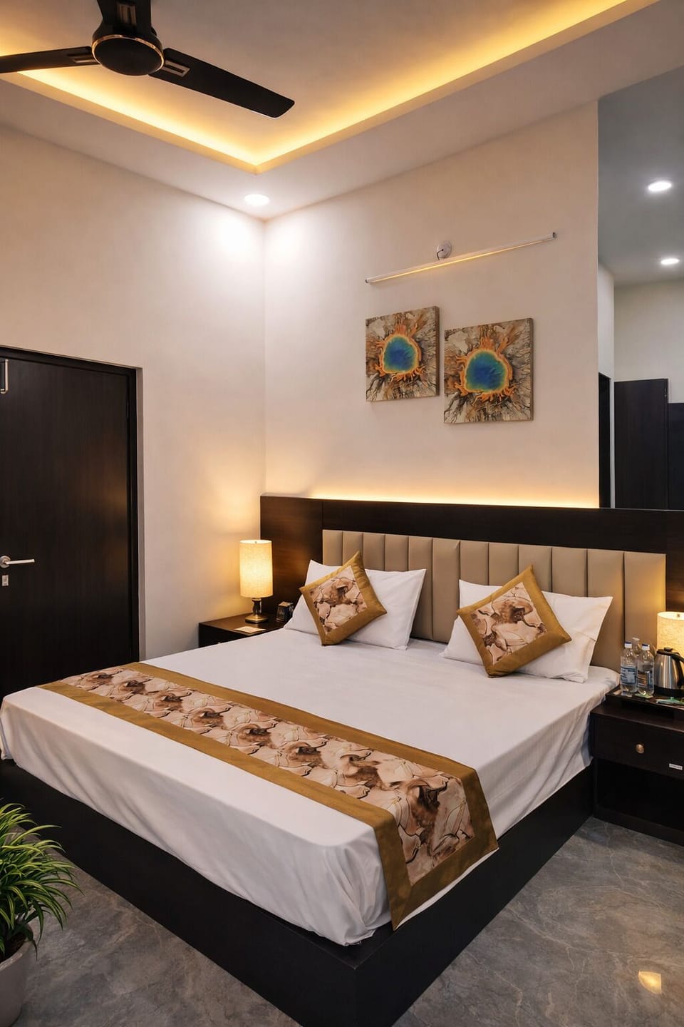 Deluxe Room, 1 King Bed, City View | Egyptian cotton sheets, premium bedding, desk, laptop workspace