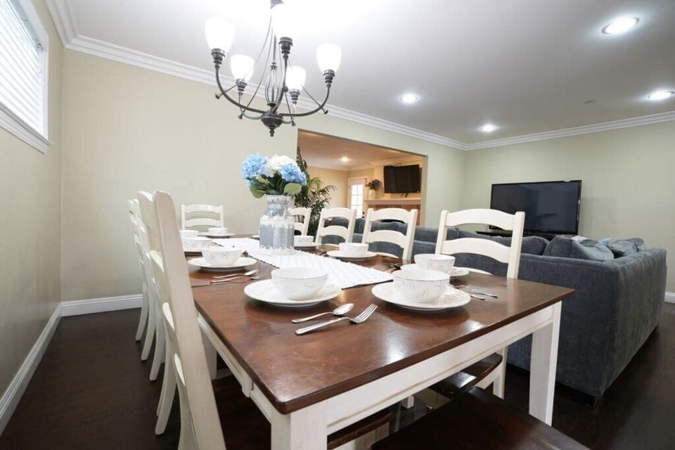 House, Multiple Beds, Pool Access, Pool View (Destination #04) | Dining