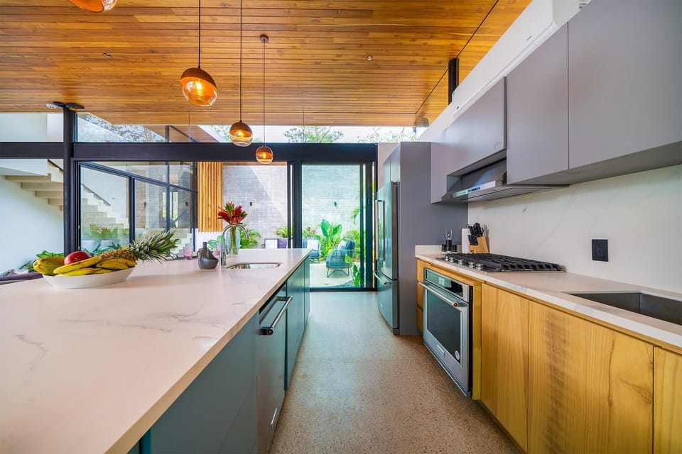 Large chefs kitchen with everything you need