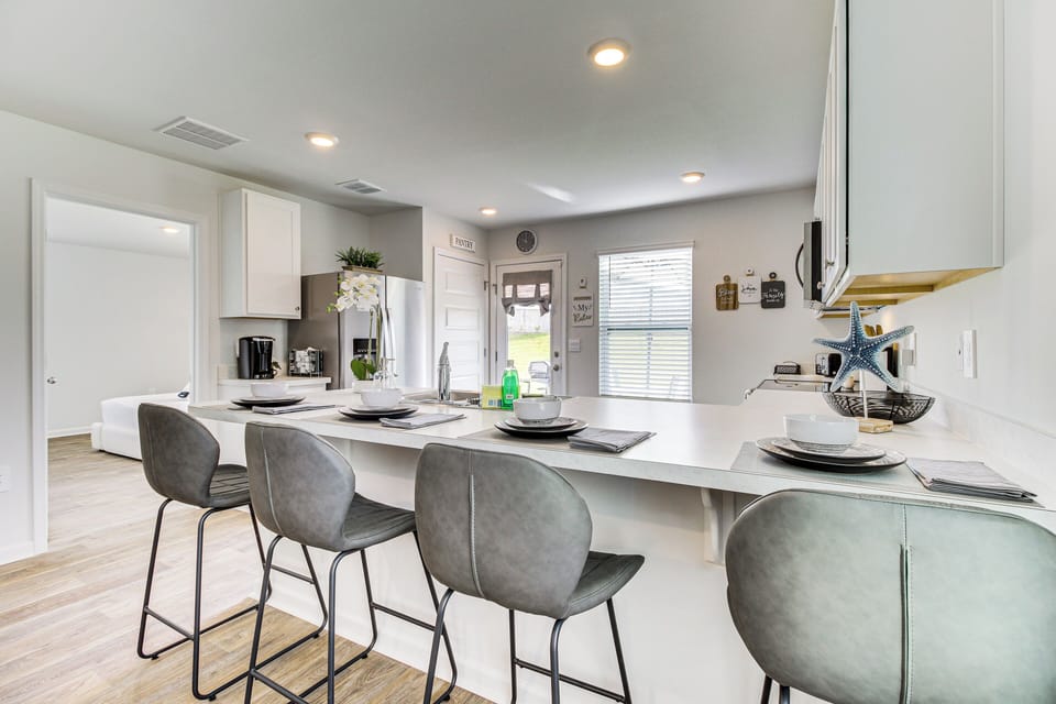 Kitchen | Single-Serve Coffee Maker | Toaster