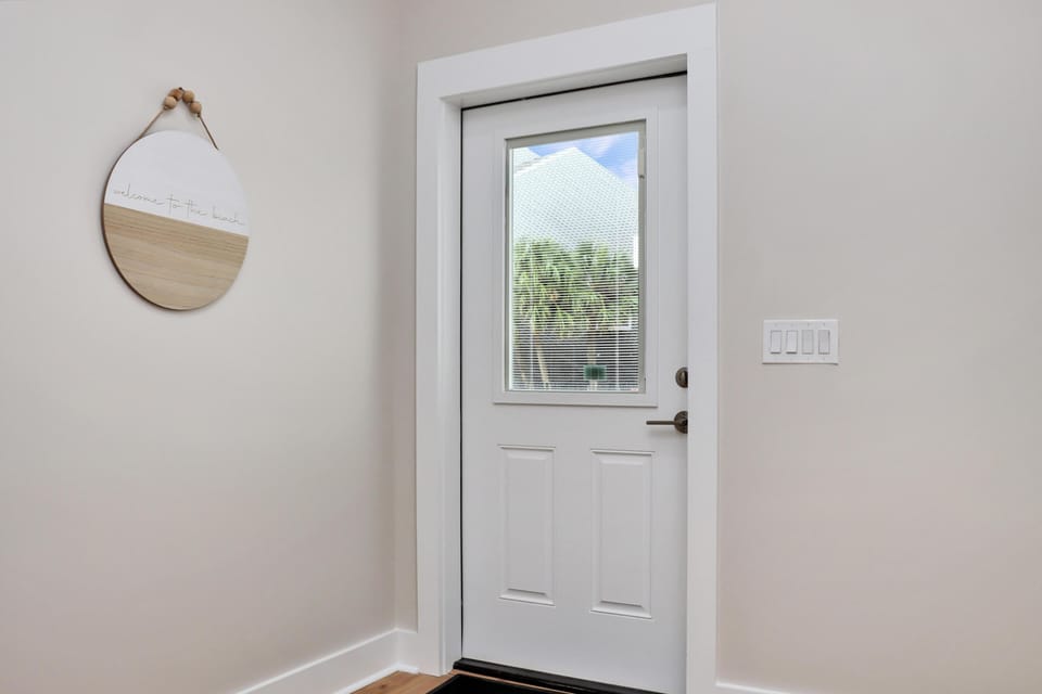 House, Multiple Beds (Sea Cliff K68 Aqua La Vista Baby!) | Interior