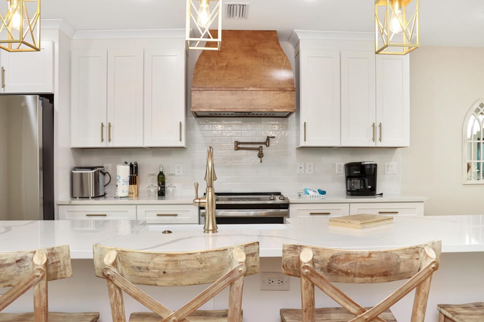 House, Multiple Beds (Sea Cliff K68 Aqua La Vista Baby!) | Private kitchen | Oven, toaster