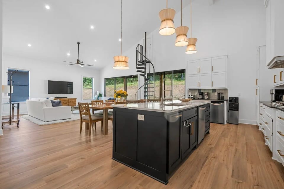 House, 3 Bedrooms, Pets Allowed, Mountain View | Private kitchen | Full-size fridge, microwave, stovetop, coffee/tea maker