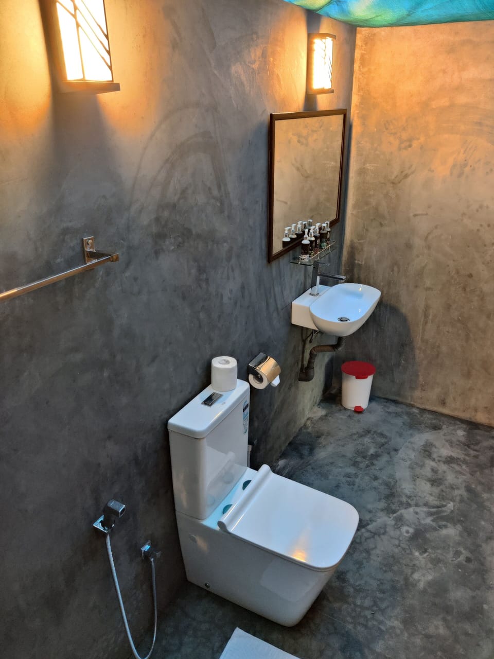Shower, rainfall showerhead, eco-friendly toiletries, bidet