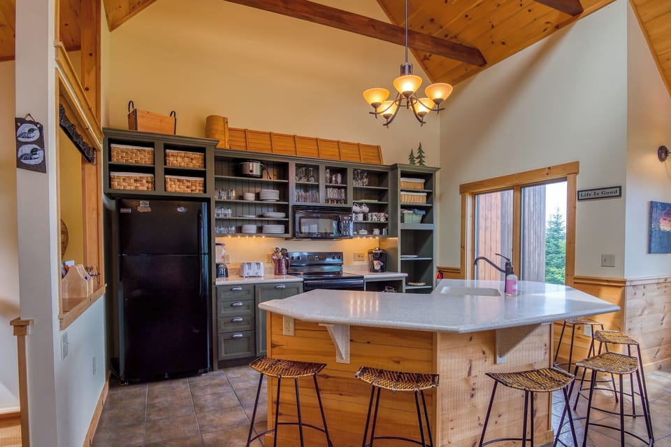 Kitchen island with seating for 6
