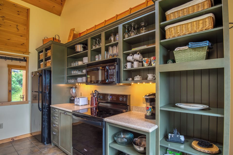 Fully applianced kitchen