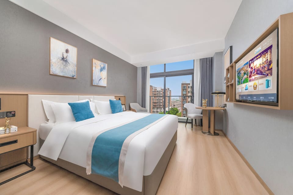 Superior Single Room, Balcony, City View | Down comforters, blackout drapes, soundproofing, WiFi (free)