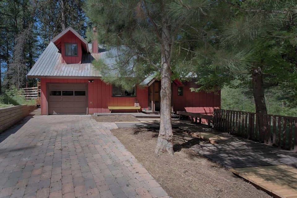Parking for 2 in Driveway and more incl trailers on the street.