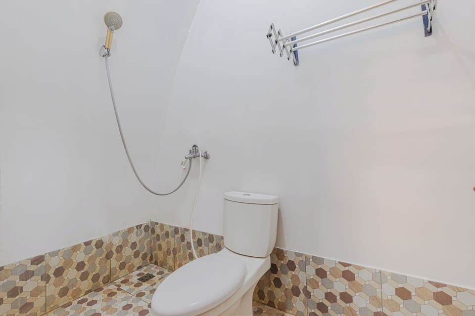 Deluxe Double Room, Sea View, Sea Facing | Bathroom | Shower, rainfall showerhead, free toiletries, bidet