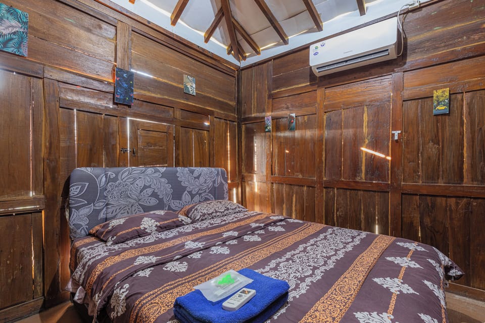 Family Bungalow, 2 Bedrooms, Sea View, Sea Facing | Individually decorated, individually furnished, desk, laptop workspace