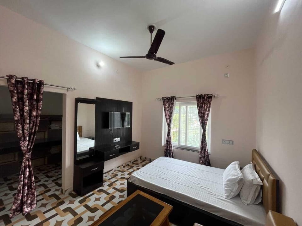 2 BHK Flat | Free WiFi, bed sheets