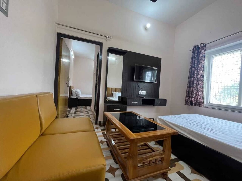 2 BHK Flat | Free WiFi, bed sheets