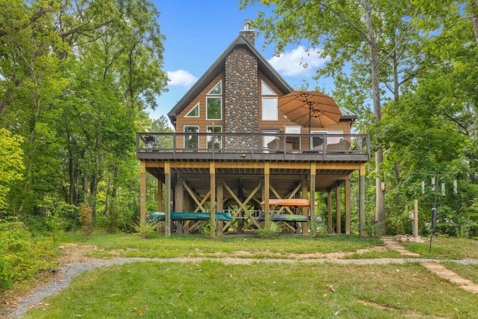Relax by the fire pit or on the deck with river views in our spacious backyard on the Shenandoah South Fork. Enjoy canoeing, kayaking, comfy seating, birdwatching, and plenty of firewood for your stay.