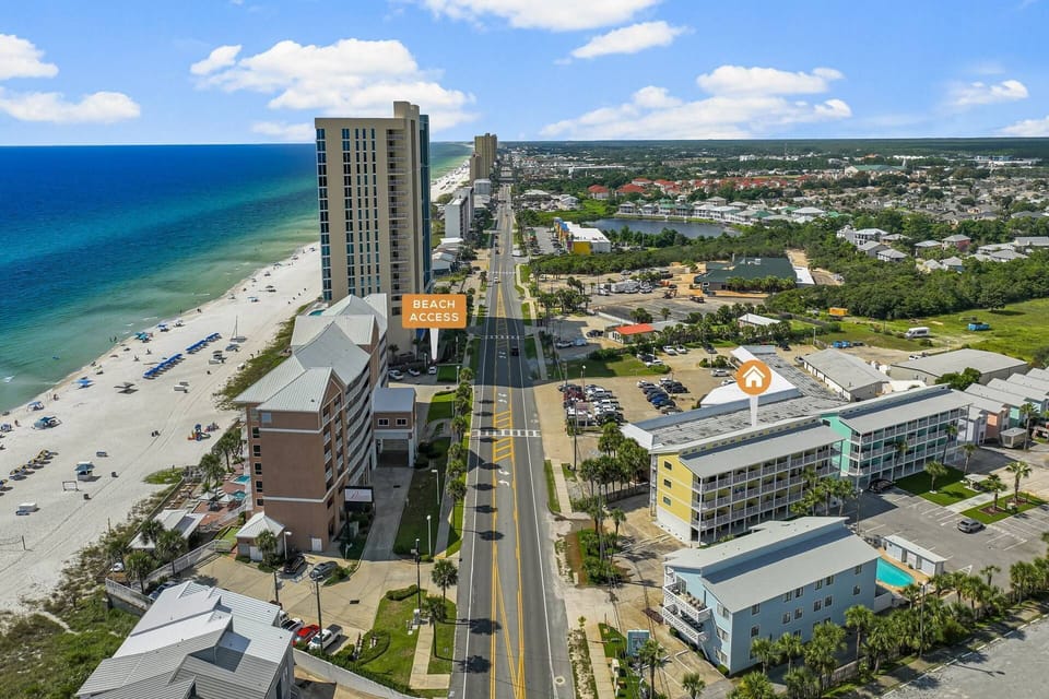 Prime location in west PCB with convenient beach access!