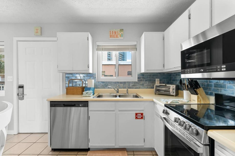 Newly updated kitchen with all the essentials