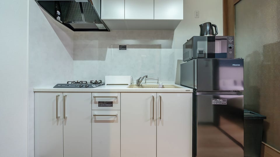 Standard Quadruple Room | Private kitchen | Full-size fridge, microwave, stovetop, cookware/dishes/utensils