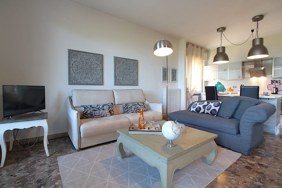 Apartment, Lake View | Living area | 32-inch flat-screen TV with cable channels