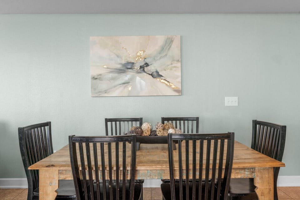 Dining Area!  Seats 6!