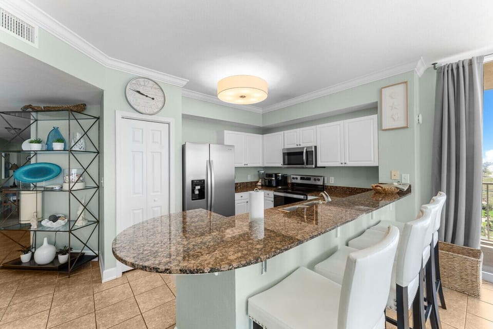 Well Equipped Kitchen with Spectacular Ocean Views!