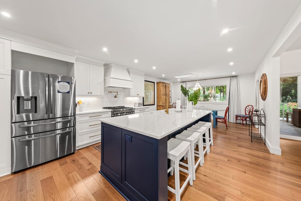 Quartz topped island and stainless steel appliances