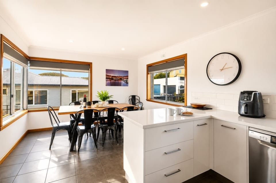 Main Dining & Kitchen
Generous dining area beside the main kitchen, providing plenty of space for everyone to enjoy meals together.