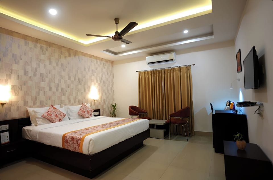 Premium Executive Room | Hypo-allergenic bedding, desk, blackout drapes, iron/ironing board