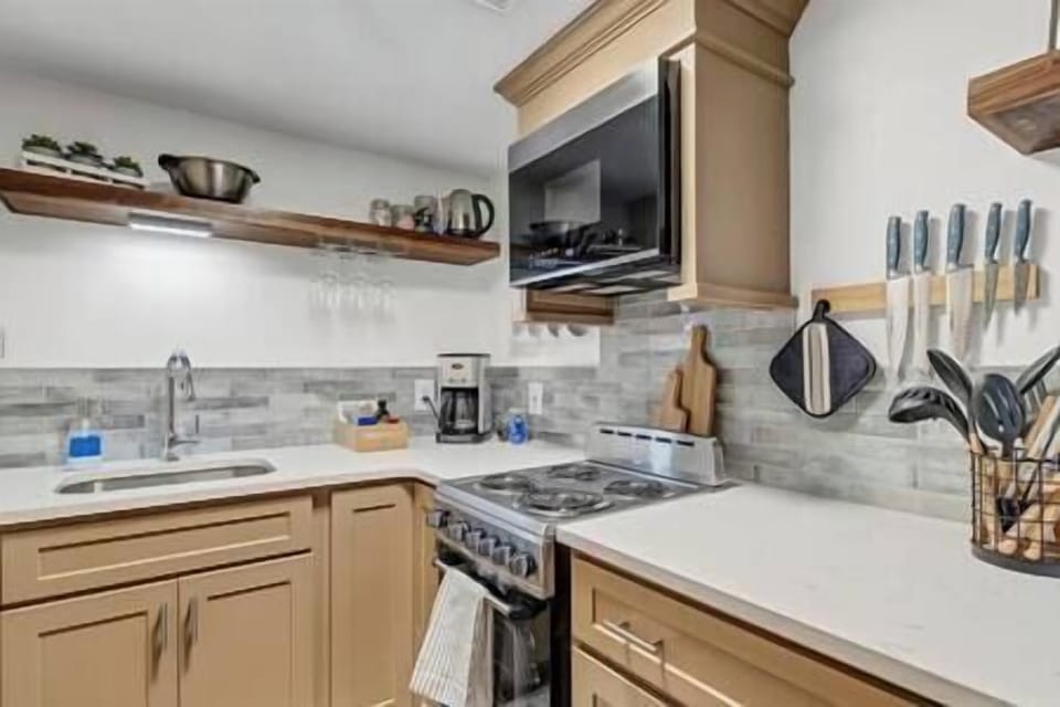 Well stocked kitchen with all essentials