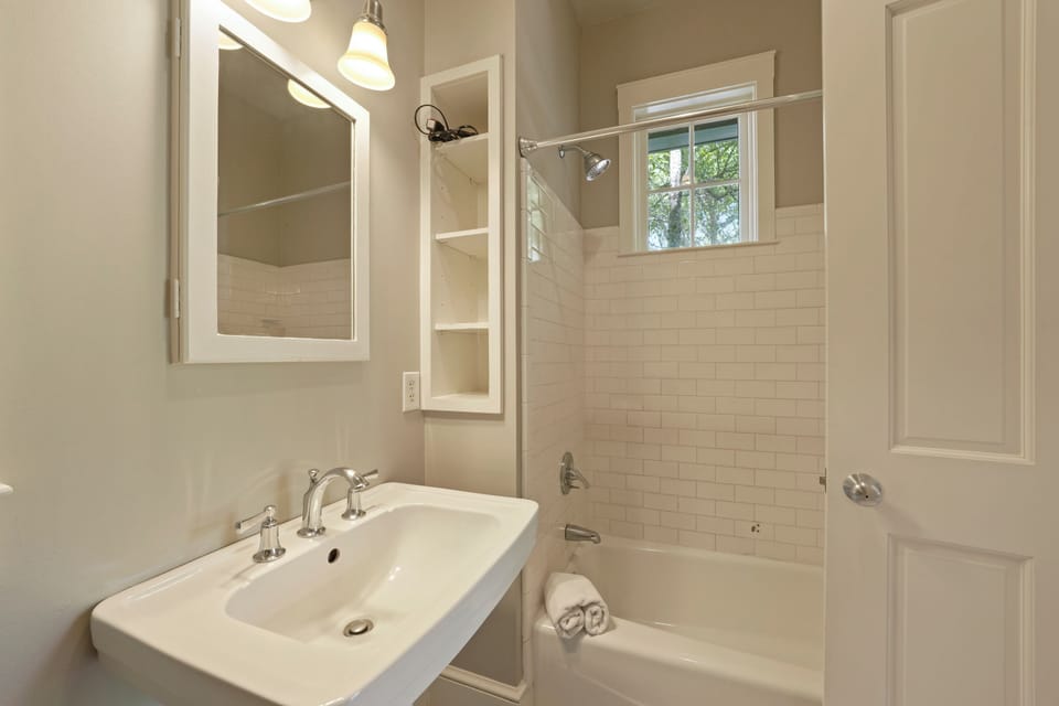 ENSUITE BATH, SINGLE VANITY. TUB & SHOWER COMBO.