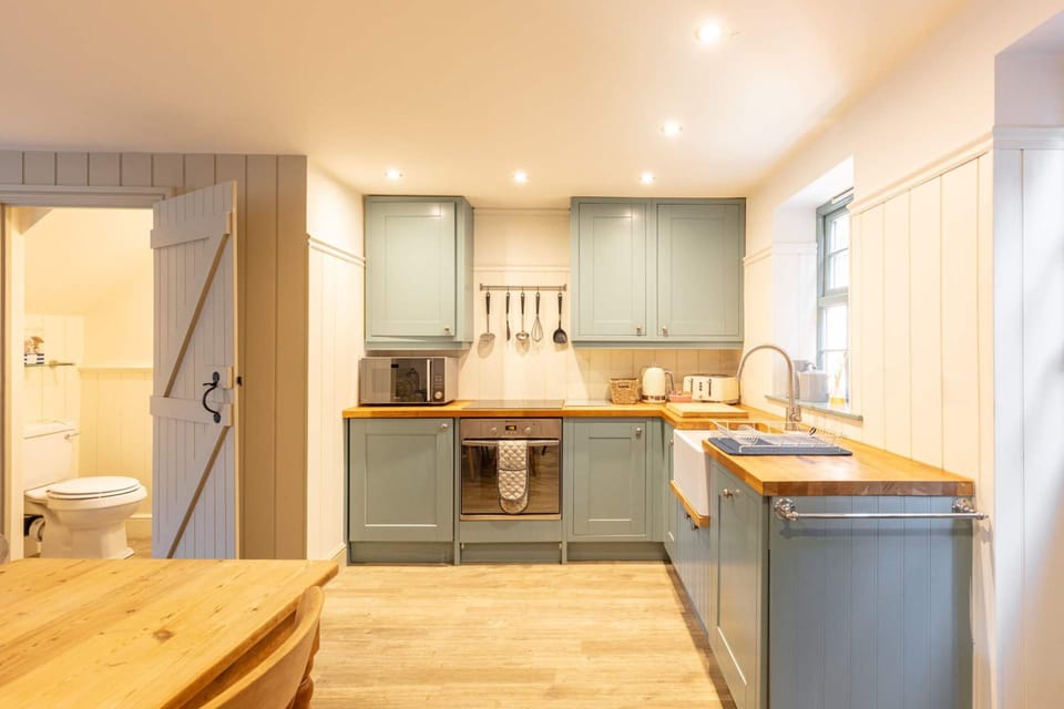 Host Stay The Old Smokey House in Seahouses