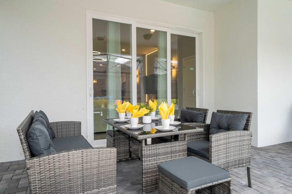 House | 7 bedrooms, desk, high-speed internet