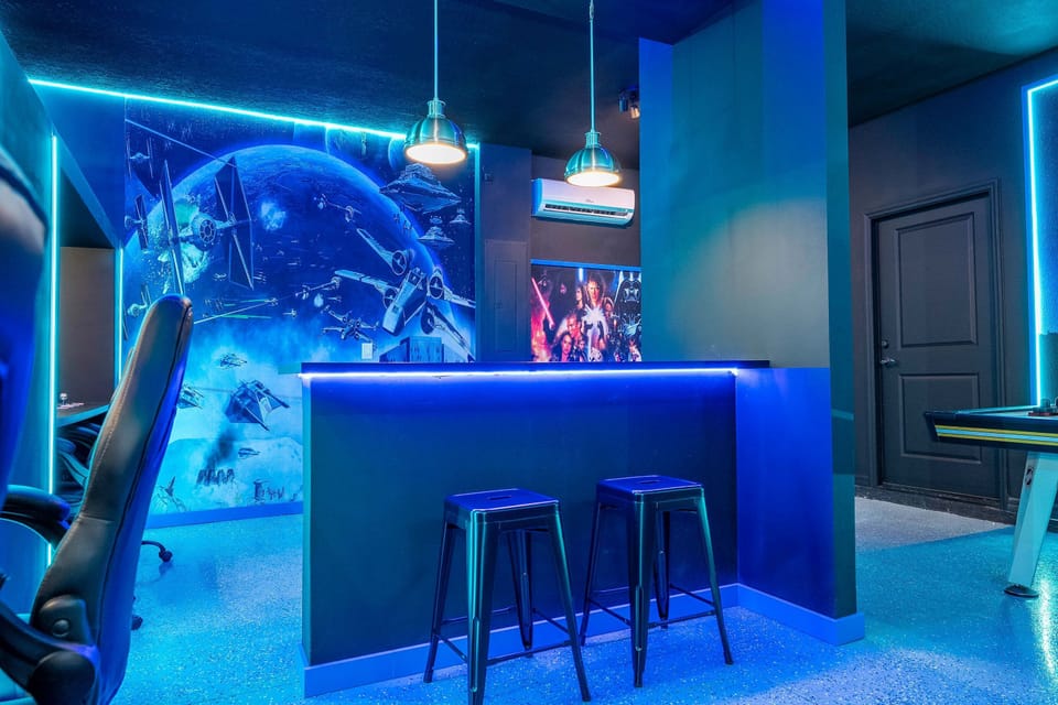 House | 7 bedrooms, desk, high-speed internet