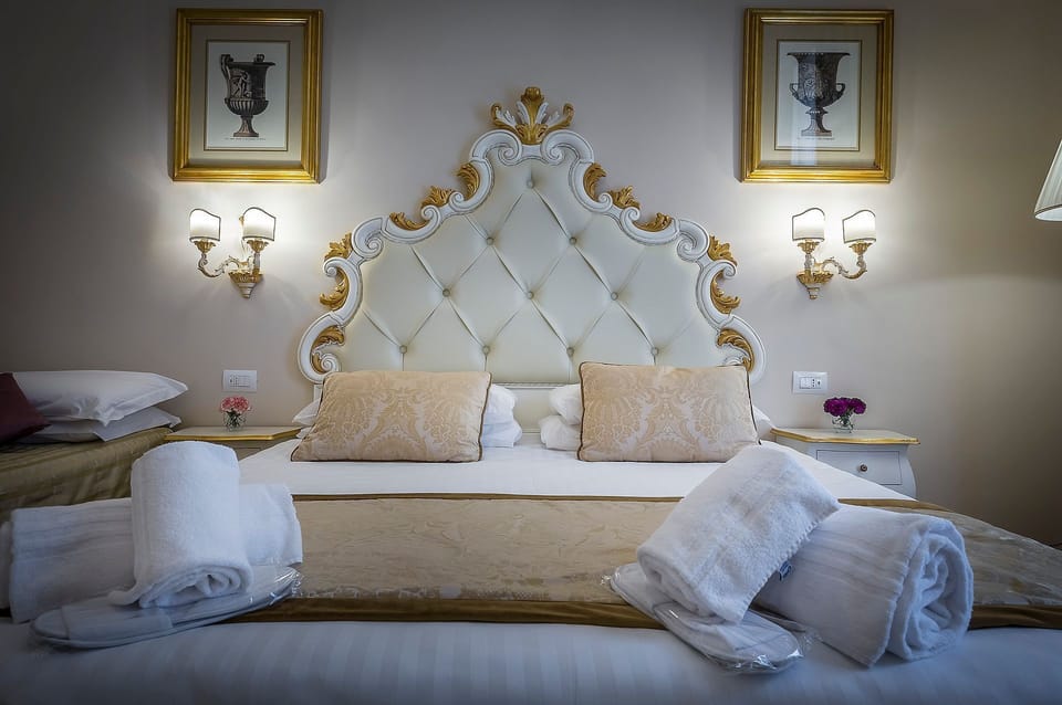 Deluxe Triple Room | Minibar, in-room safe, blackout drapes, soundproofing