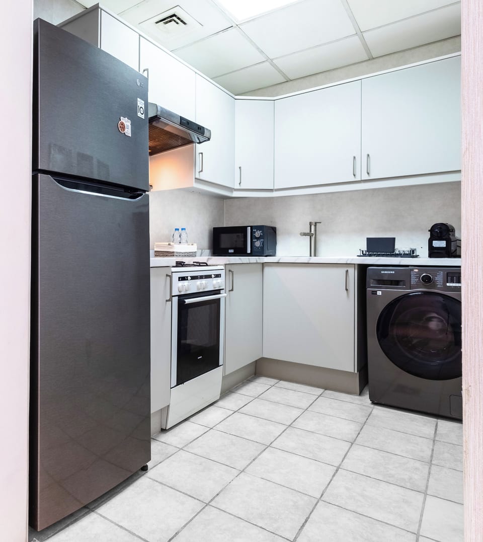 Comfort Apartment, City View | Private kitchen | Fridge, microwave, stovetop, dishwasher