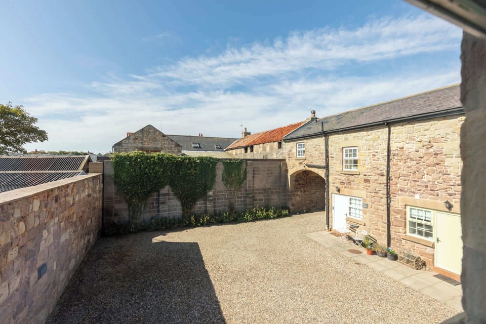 The Old Smokey, Seahouses - Host & Stay
