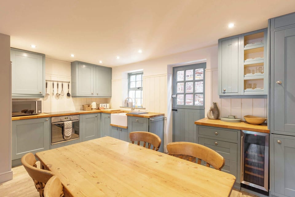 The Old Smokey, Seahouses - Host & Stay