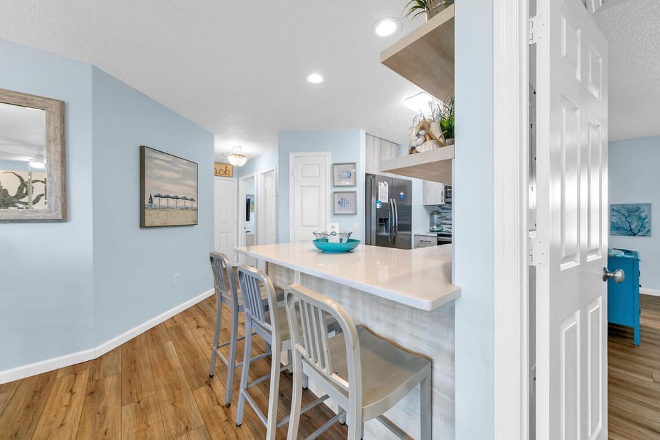 Eat-in bar seating