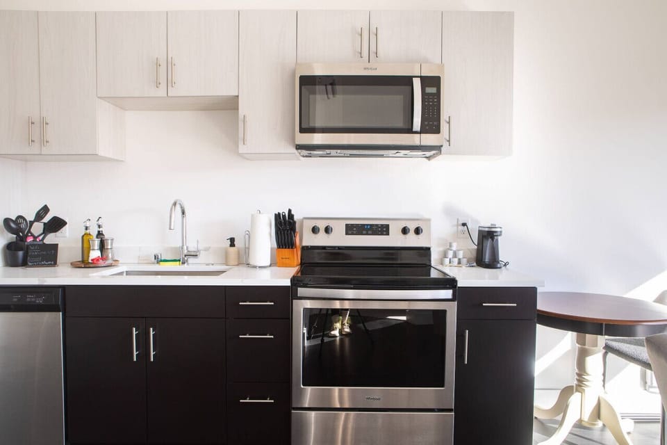 Fuel up for a day of exploring Milwaukee with the fully equipped kitchen and multi-purpose dining and workspaces—perfect for enjoying a meal or spreading out your work