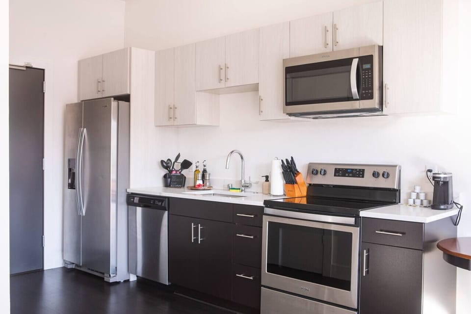 Fuel up for a day of exploring Milwaukee with the fully equipped kitchen and multi-purpose dining and workspaces—perfect for enjoying a meal or spreading out your work