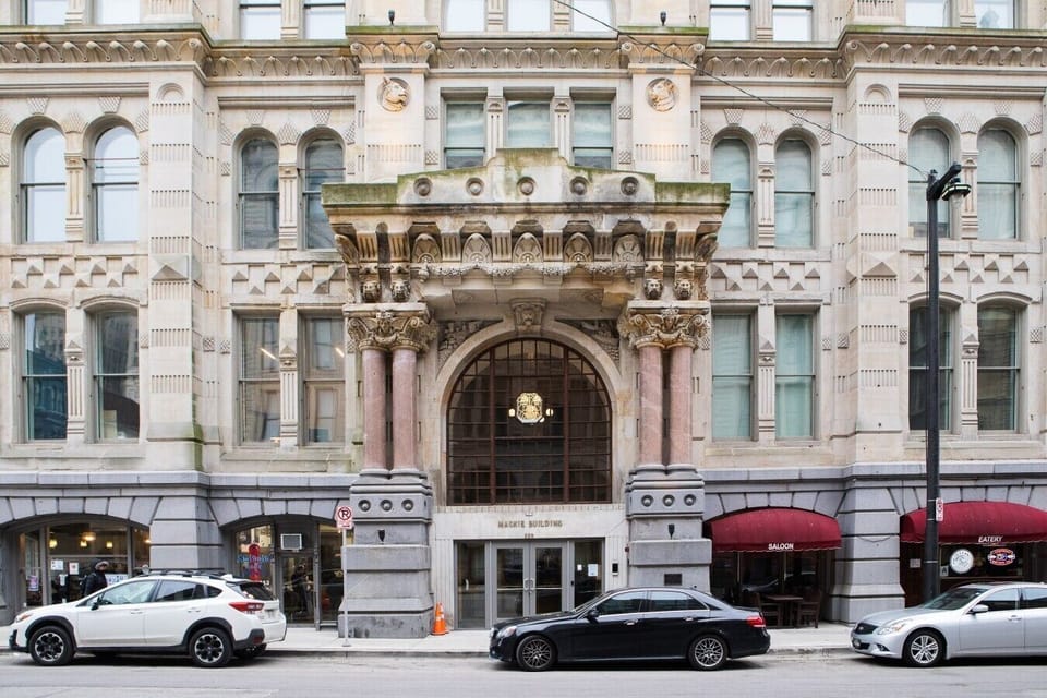 Stay at the intersection of Milwaukee’s rich history and modern luxury in the heart of the iconic financial district