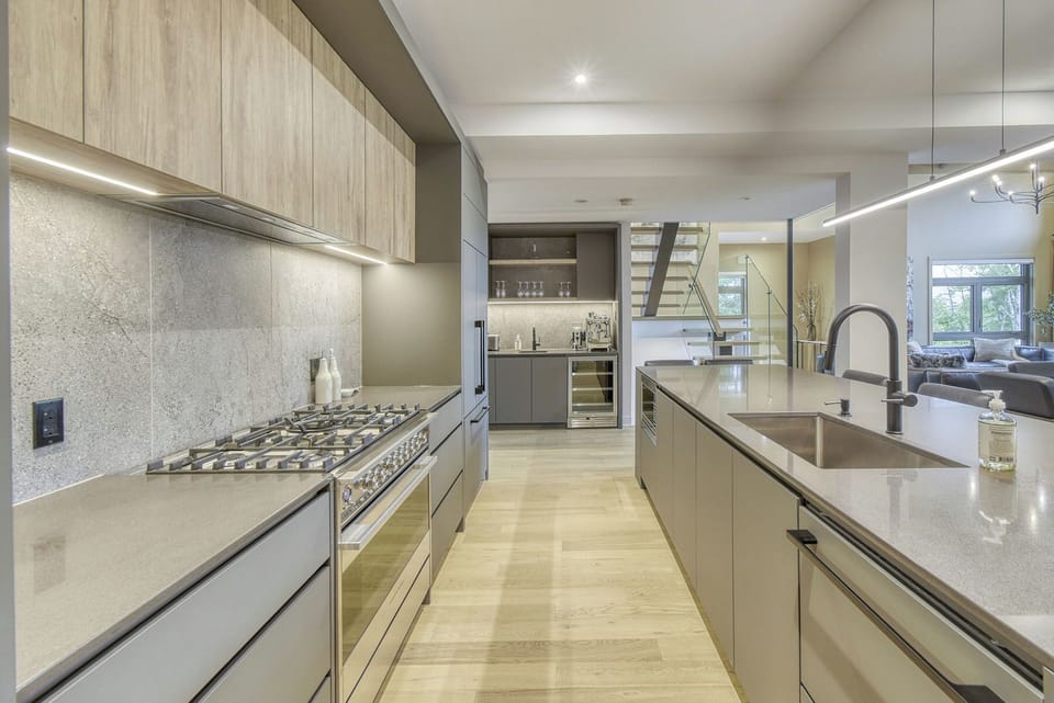 Exclusive Condo, Mountain View | Private kitchen | Full-size fridge, microwave, oven, stovetop