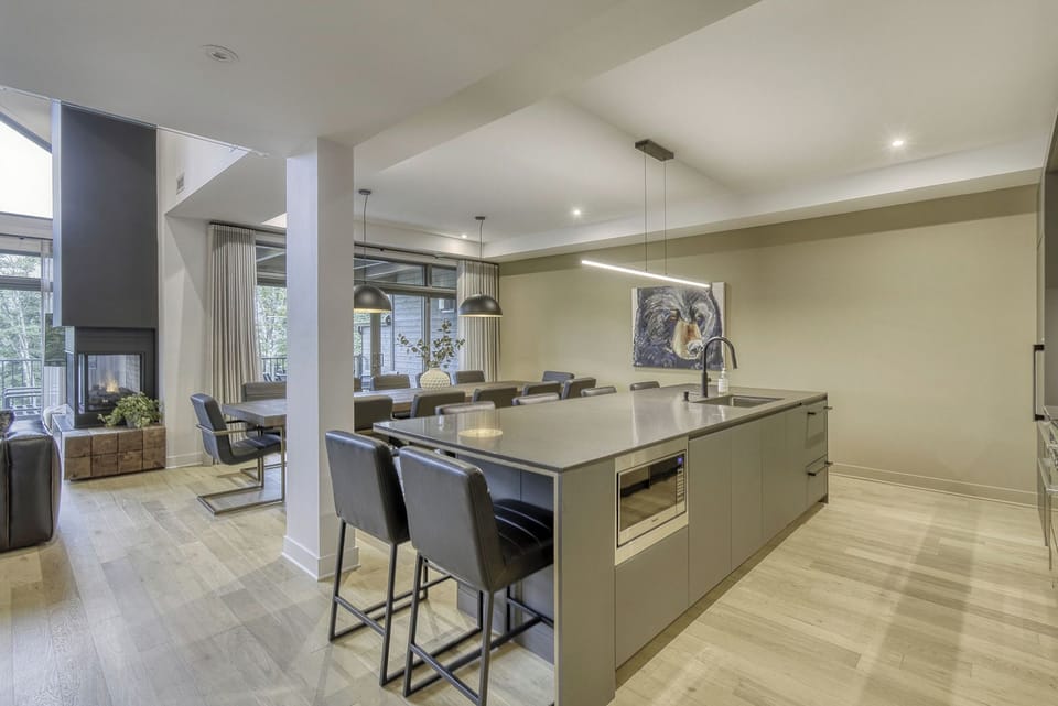 Exclusive Condo, Mountain View | Private kitchen | Full-size fridge, microwave, oven, stovetop