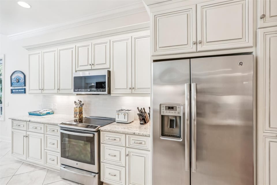 Kitchen with Stainless Steel Appliances at 1 Hunt Club