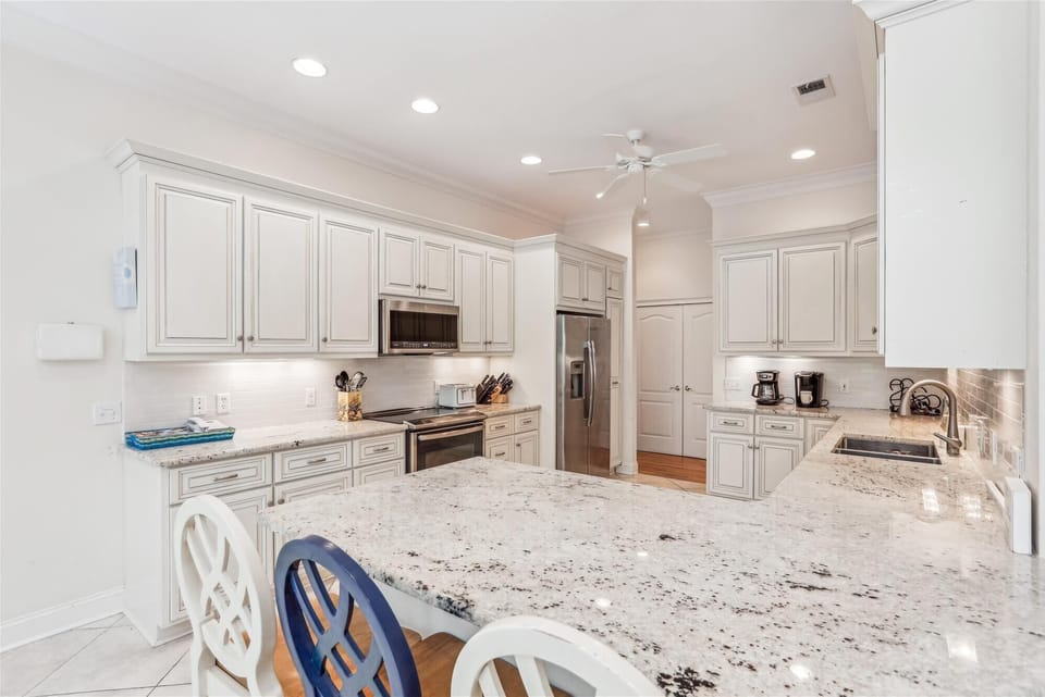 Kitchen with Four Bar Chairs at 1 Hunt Club